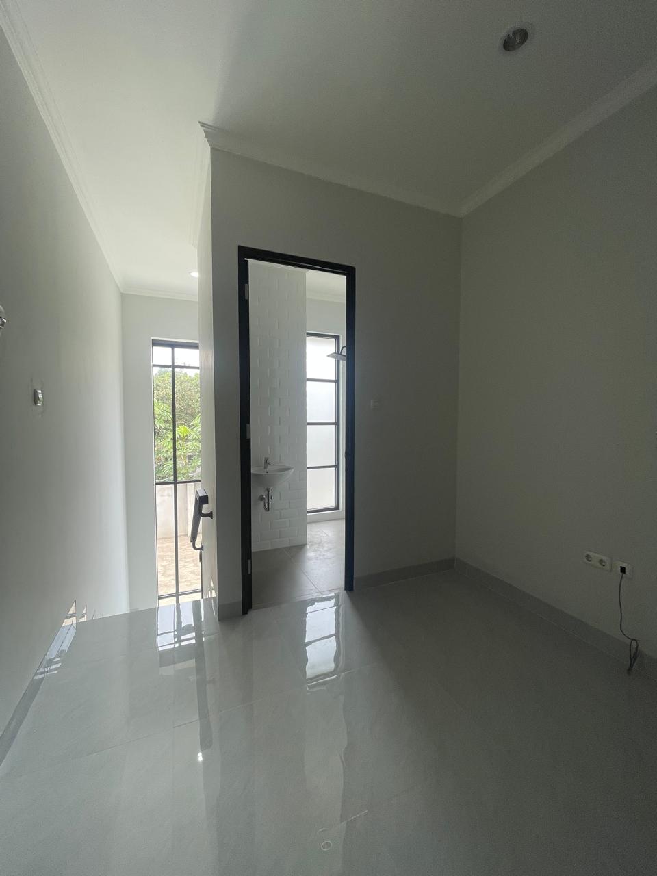 B7B2A606-BD3D-4991-83D2-A9645822F7DD